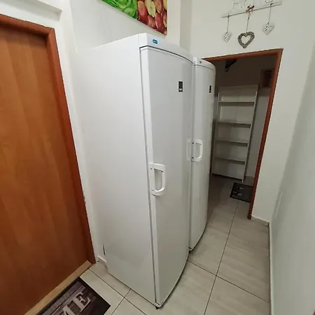 House Apartments, Terrace Grill, Guarded Private Parking, Fast Wifi. Bratislava