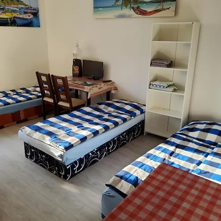 House Apartments, Terrace Grill, Guarded Private Parking, Fast Wifi. Penzión pre hostí *