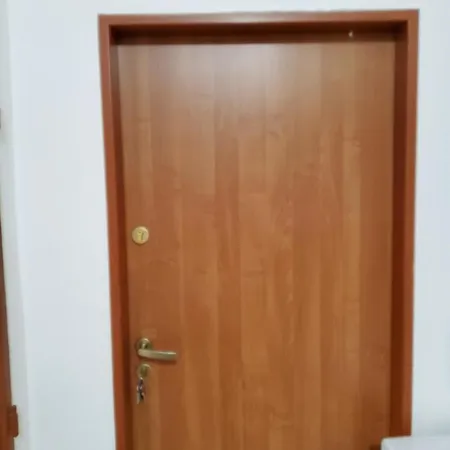 House Apartments, Terrace Grill, Guarded Private Parking, Fast Wifi. Penzión pre hostí *