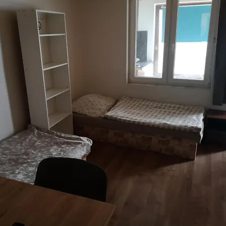 House Apartments, Terrace Grill, Guarded Private Parking, Fast Wifi. Bratislava