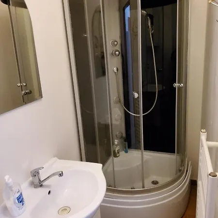 House Apartments, Terrace Grill, Guarded Private Parking, Fast Wifi. * Bratislava