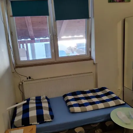 House Apartments, Terrace Grill, Guarded Private Parking, Fast Wifi. Gæstehus