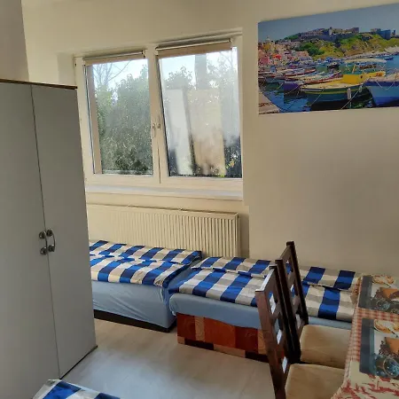 Gæstehus House Apartments, Terrace Grill, Guarded Private Parking, Fast Wifi. Bratislava