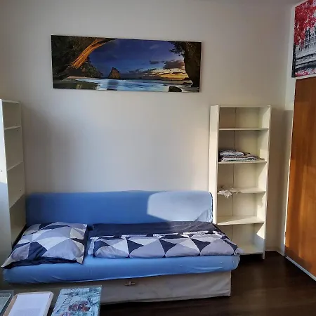 House Apartments, Terrace Grill, Guarded Private Parking, Fast Wifi. Gæstehus Bratislava