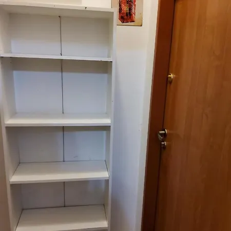 House Apartments, Terrace Grill, Guarded Private Parking, Fast Wifi. Bratislava