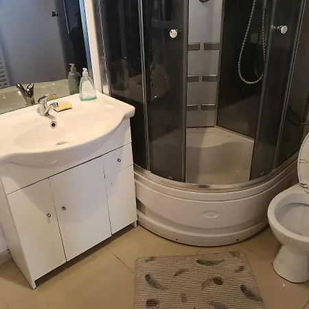 House Apartments, Terrace Grill, Guarded Private Parking, Fast Wifi. Bratislava