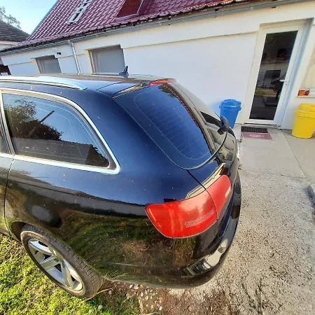 House Apartments, Terrace Grill, Guarded Private Parking, Fast Wifi. Bratislava