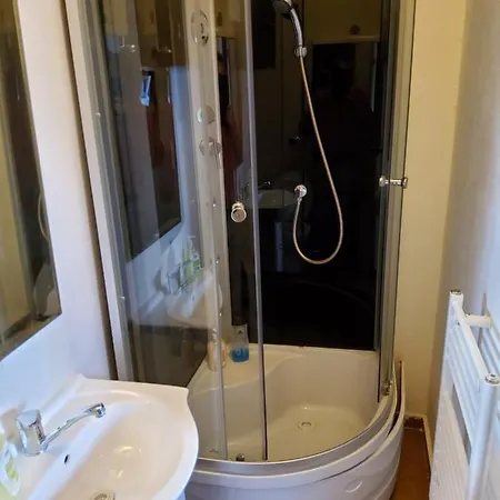 Guest house House Apartments, Terrace Grill, Guarded Private Parking, Fast Wifi.