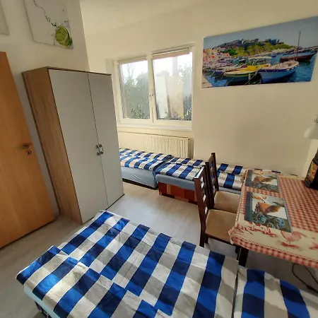 Guest house House Apartments, Terrace Grill, Guarded Private Parking, Fast Wifi. Bratislava