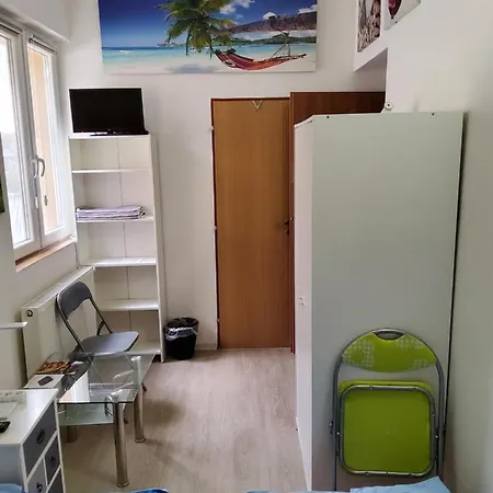 House Apartments, Terrace Grill, Guarded Private Parking, Fast Wifi. Guest house *